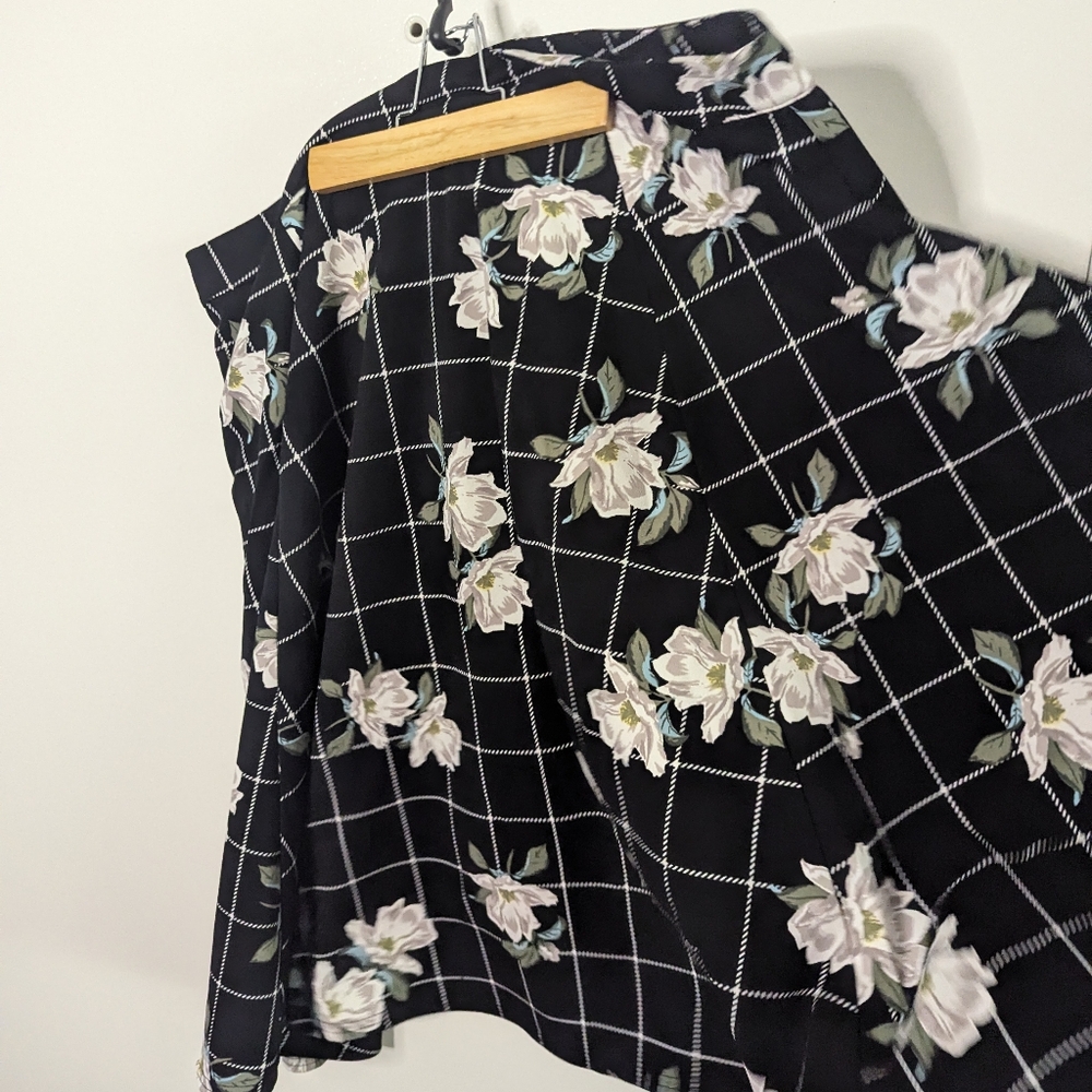 Rocksteady clothing white flowers black swing skirt with big pockets 3xl